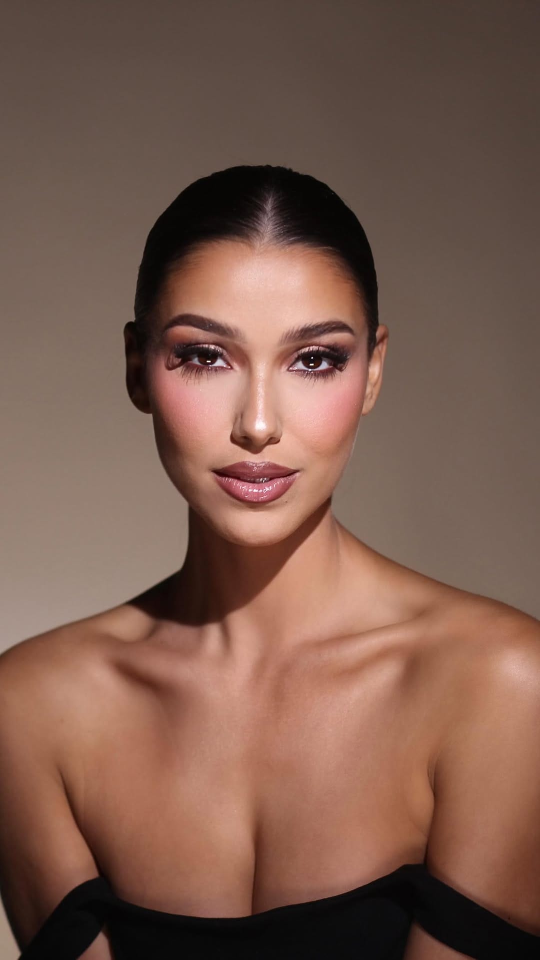 Post 7 by MyriamGlam Paris on Instagram (video)
