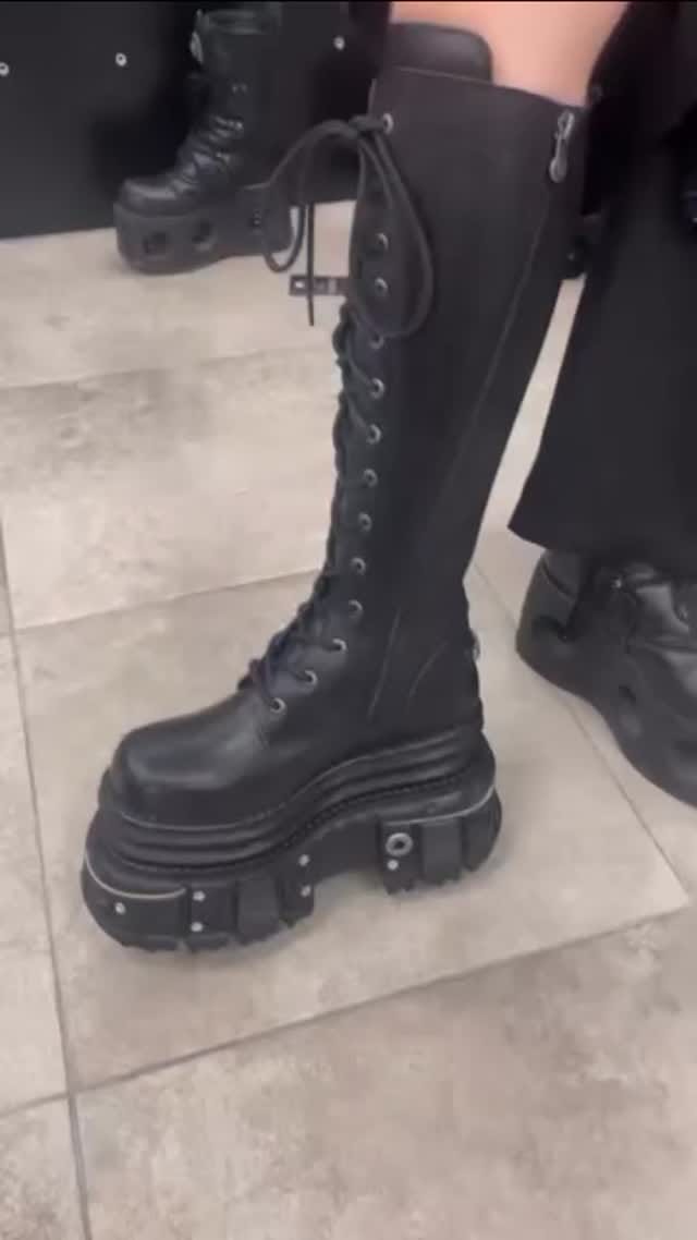 Post 5 by New Rock Paris on Instagram (video)