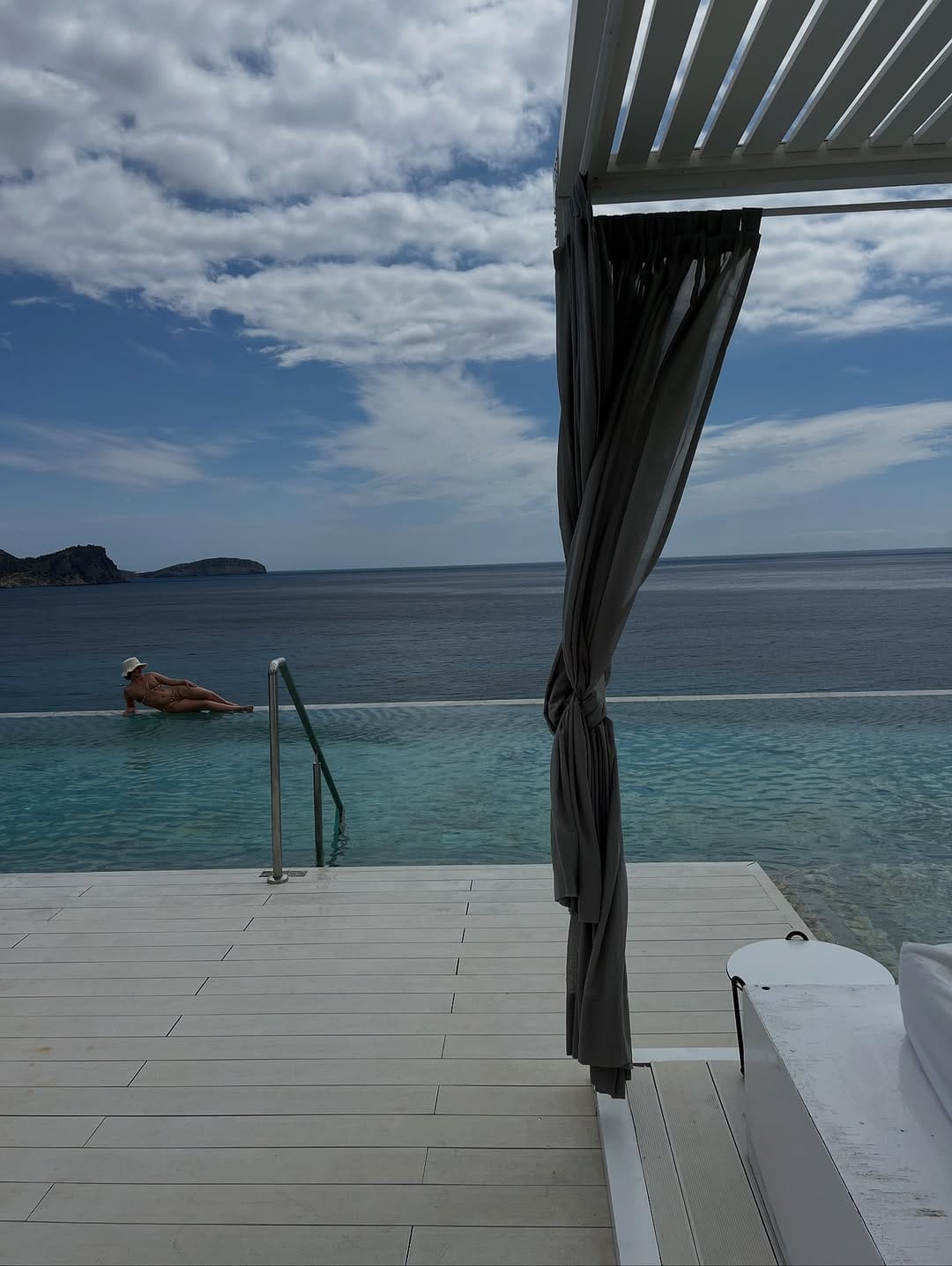 Post 6 by Mélina | Lifestyle & travel on Instagram (carousel)