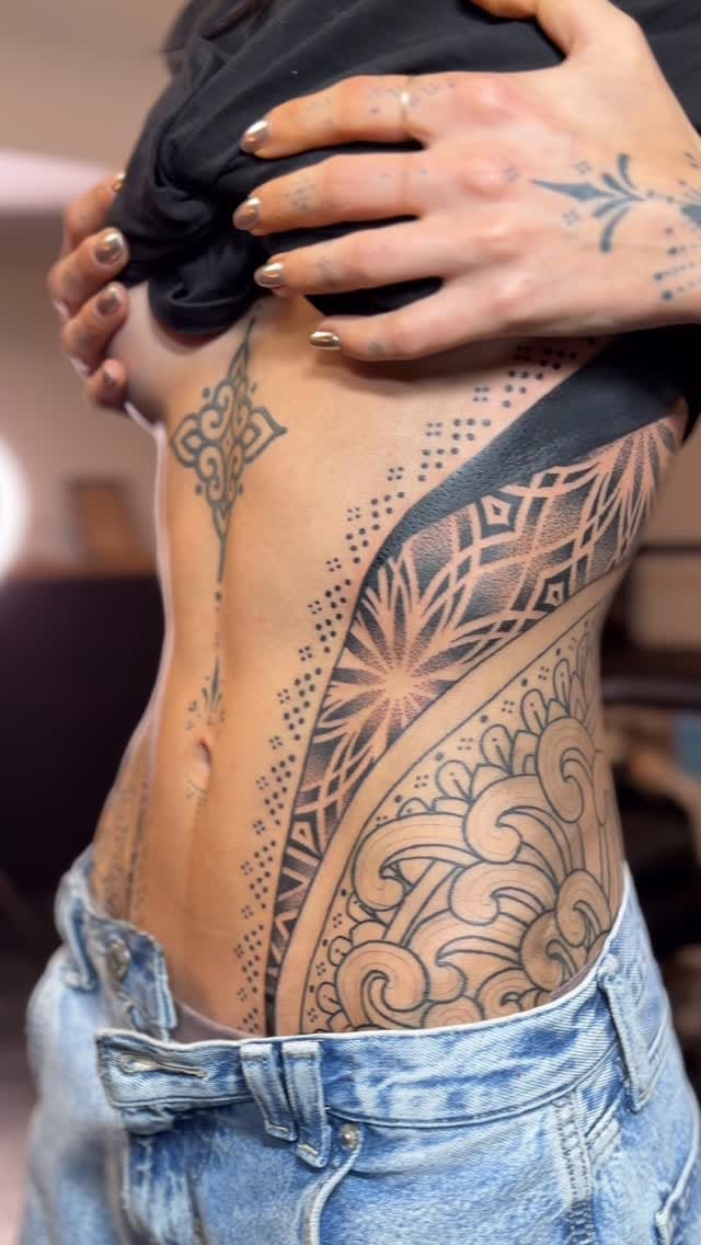 Post 1 by PRISME TATTOO on Instagram (video)