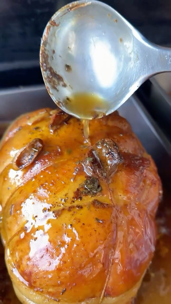 Post 4 by Maison Lascours on Instagram (video)
