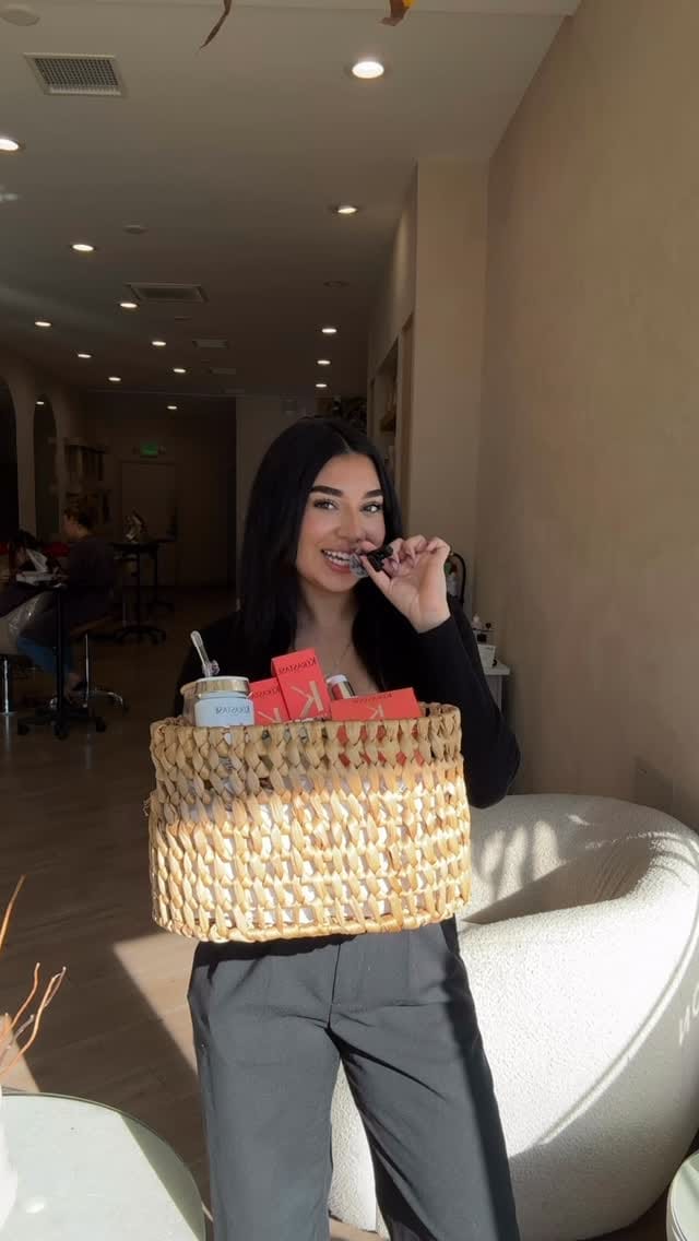 Post 8 by O A S E L L E on Instagram (video)