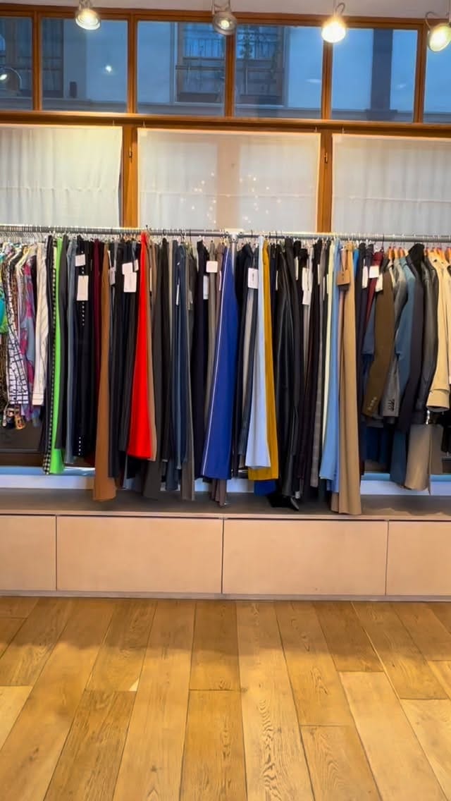 Post 3 by ALE MMXVIII PARIS on Instagram (video)