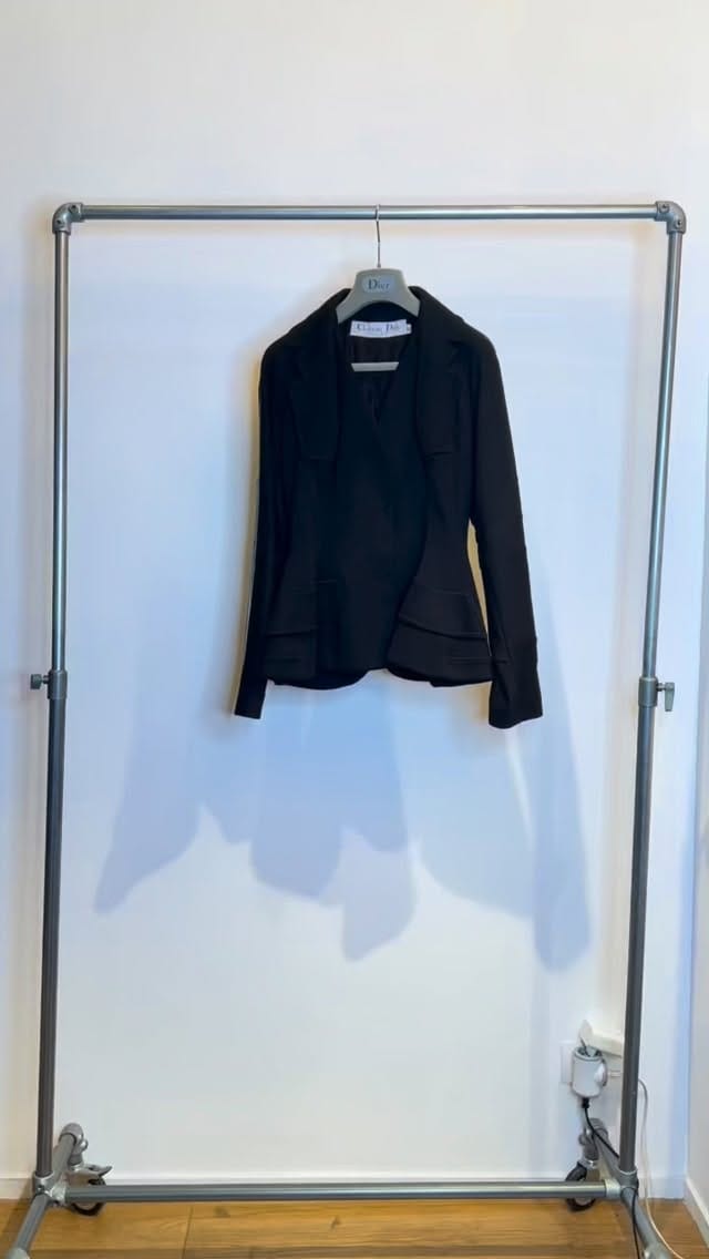 Post 10 by ALE MMXVIII PARIS on Instagram (video)