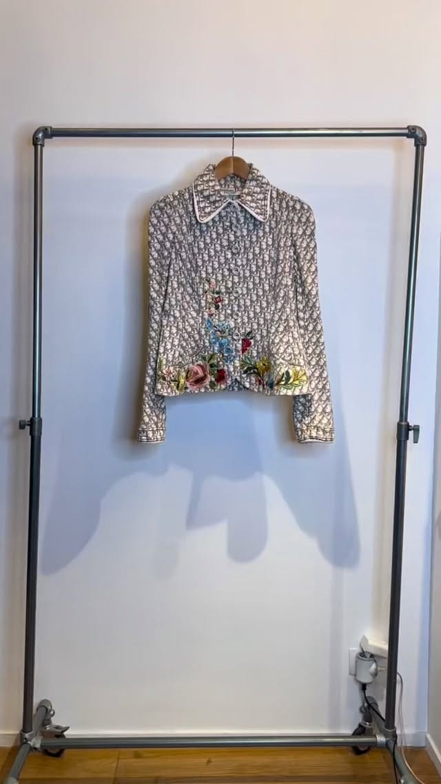 Post 5 by ALE MMXVIII PARIS on Instagram (video)