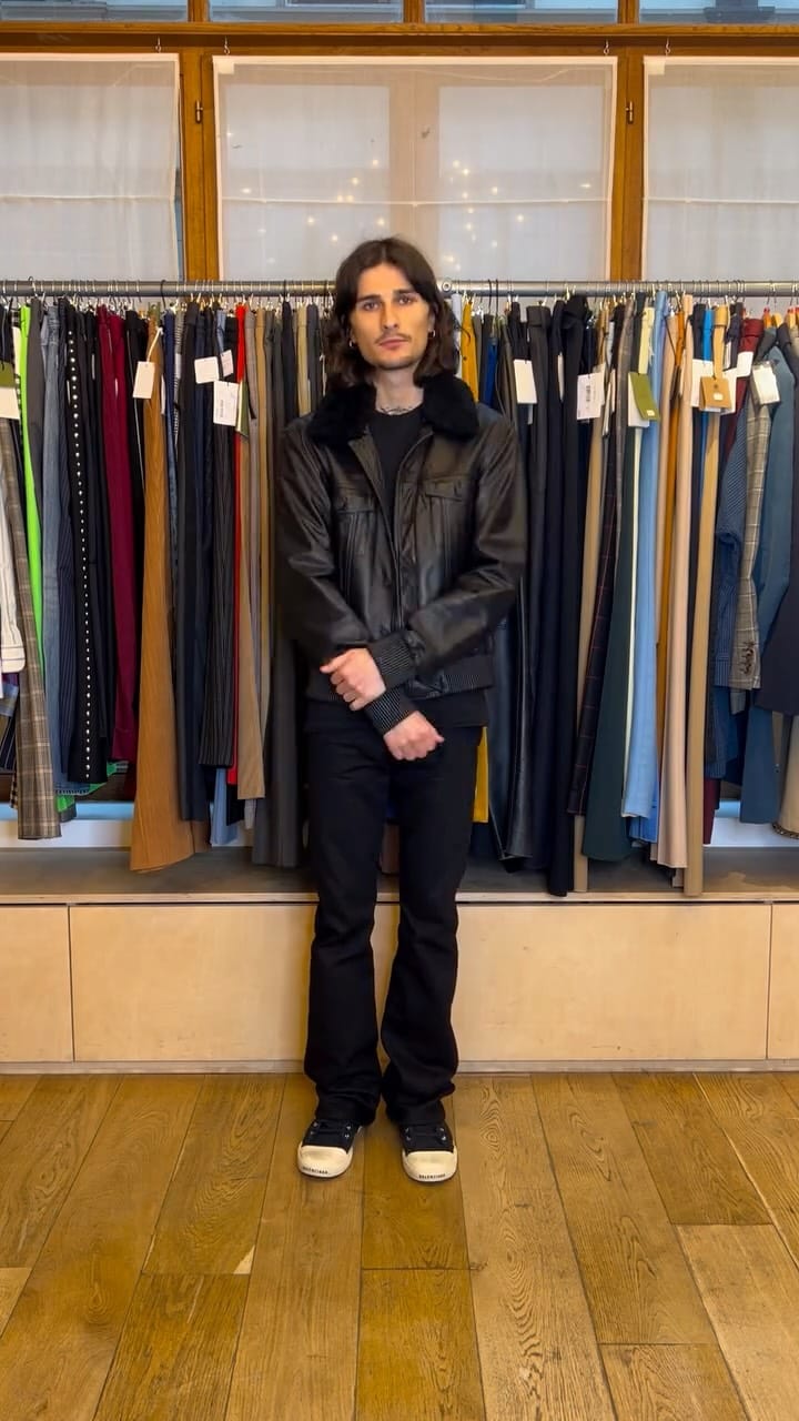 Post 7 by ALE MMXVIII PARIS on Instagram (video)