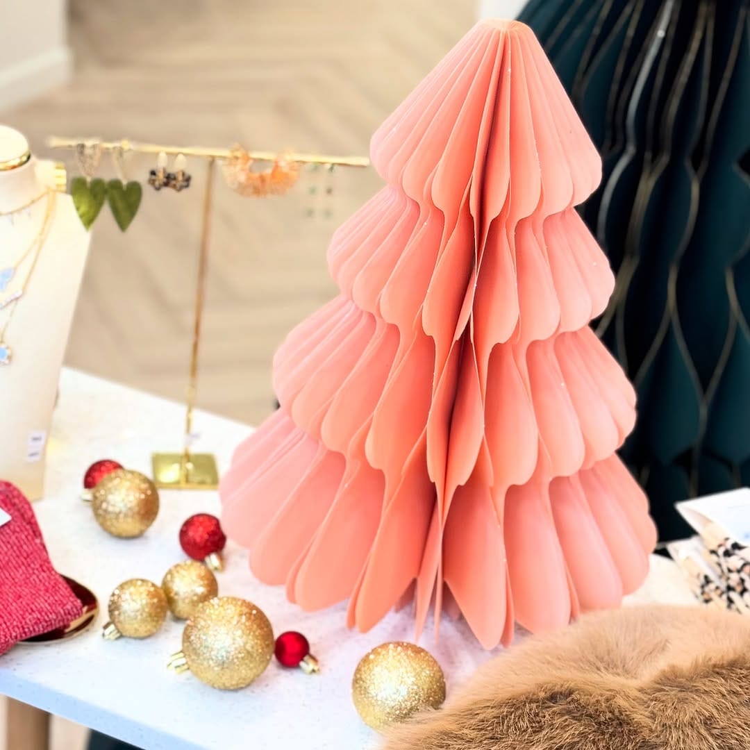 Post 1 by LE VESTIAIRE DE ZOE on Instagram (image)