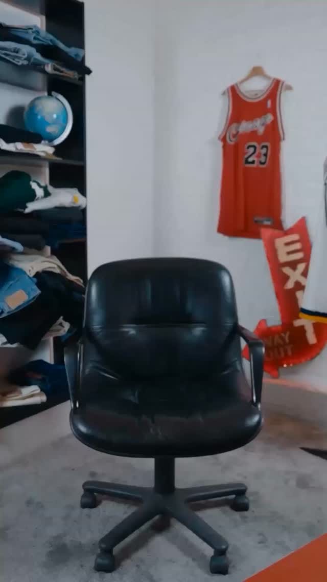 Post 2 by EUREKA FRIPE VINTAGE on Instagram (video)