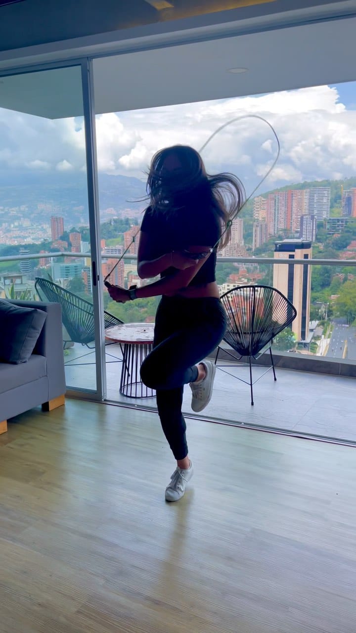 Post 10 by Juliana - JCJ on Instagram (video)