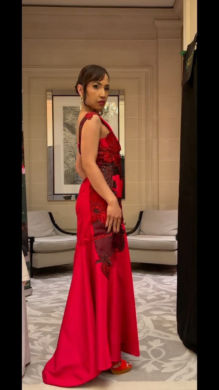 Post 8 by Mina on Instagram (video)
