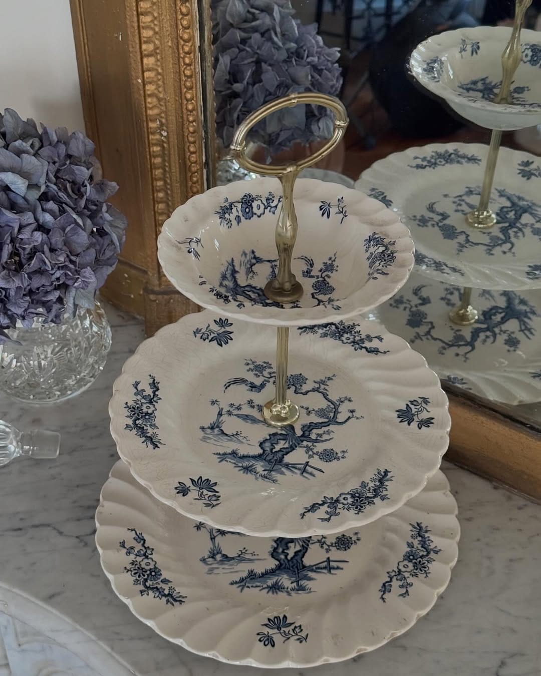 Post 10 by Riviera Vintage Online Shop on Instagram (carousel)