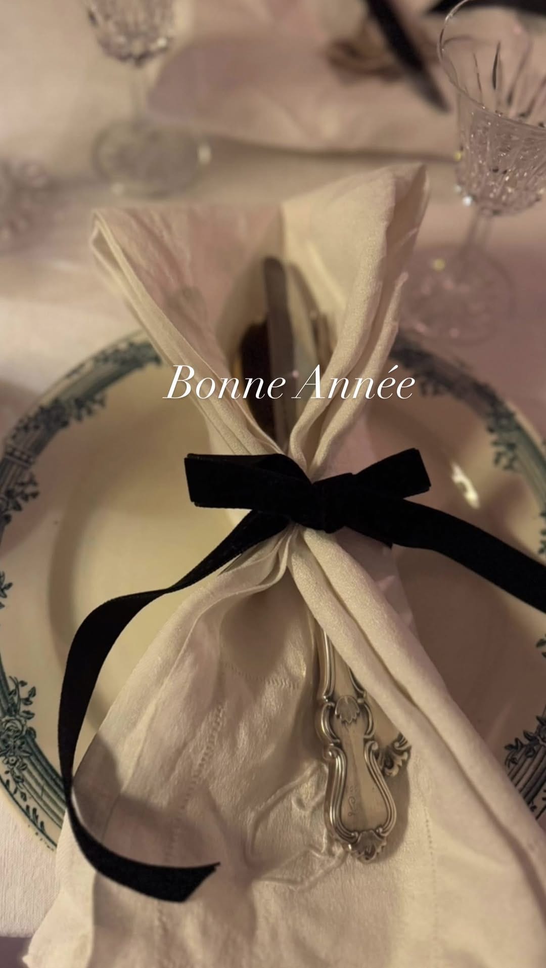 Post 5 by Riviera Vintage Online Shop on Instagram (video)