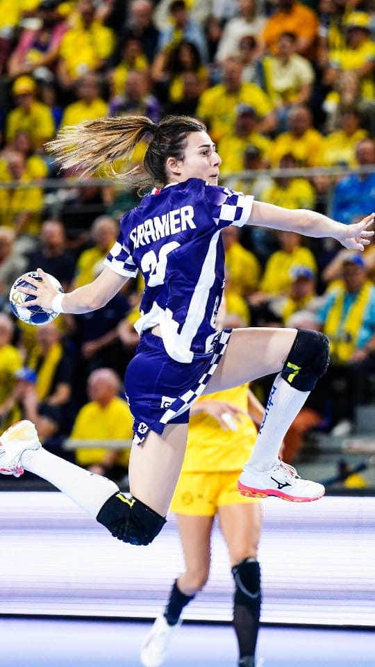 Post 2 by Lucie Granier on Instagram (video)