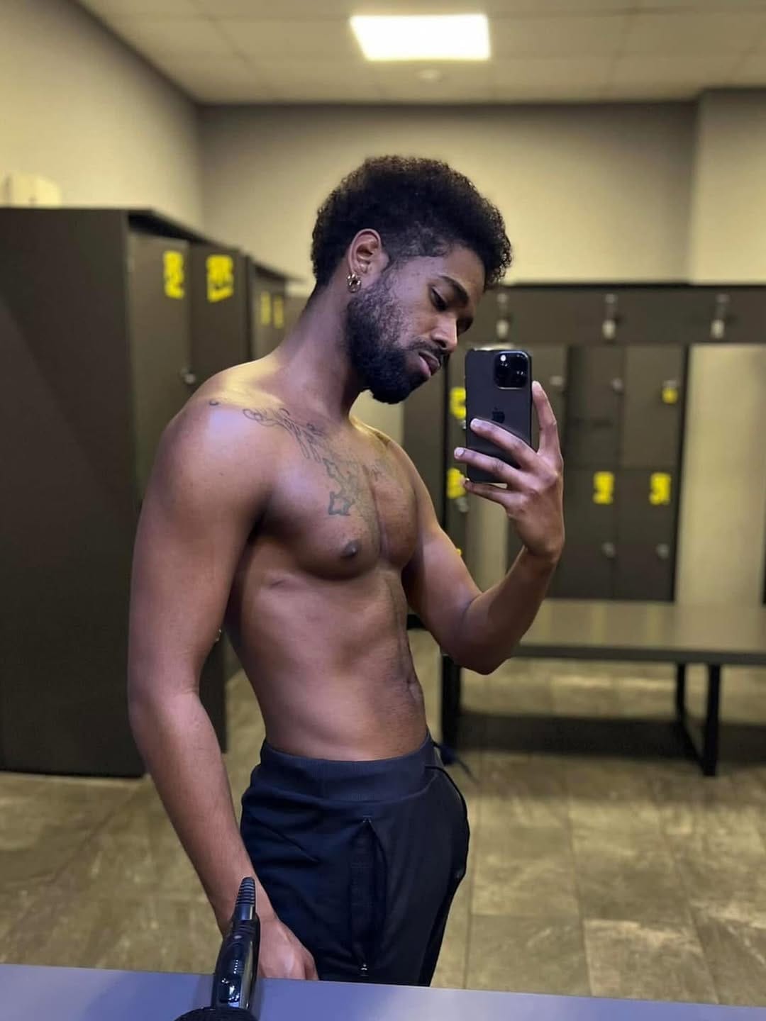 Post 2 by Pharell Perry 🇬🇫🇬🇧🇸🇷 on Instagram (carousel)