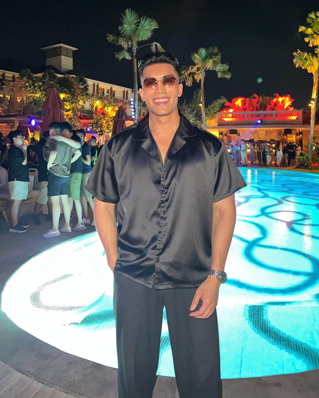 Post 6 by Van Pham on Instagram (carousel)