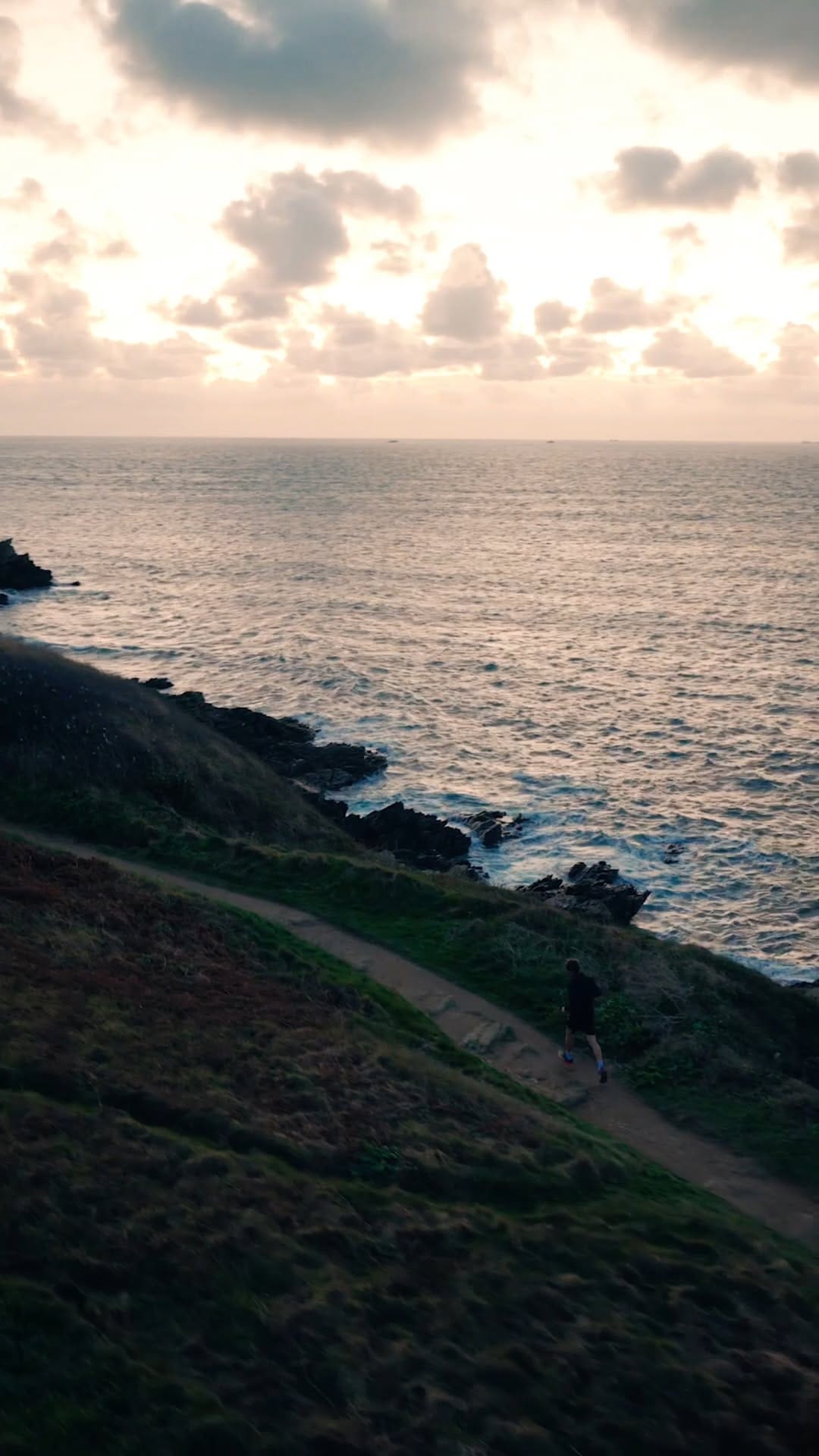 Post 4 by Valentin Madouas on Instagram (video)