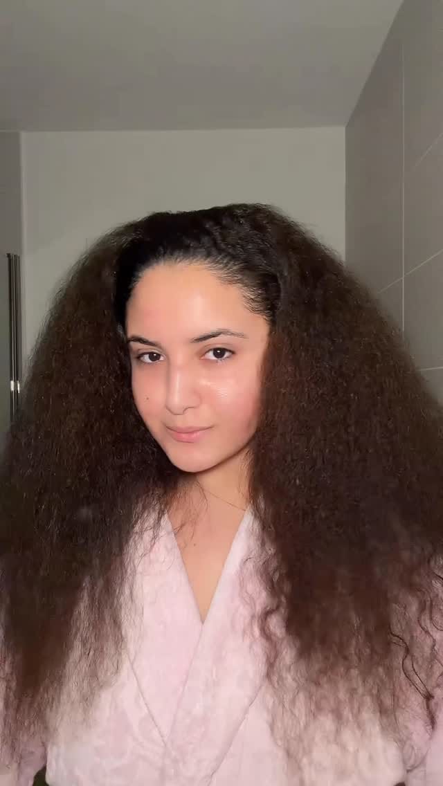 Post 1 by Myriam on Instagram (video)