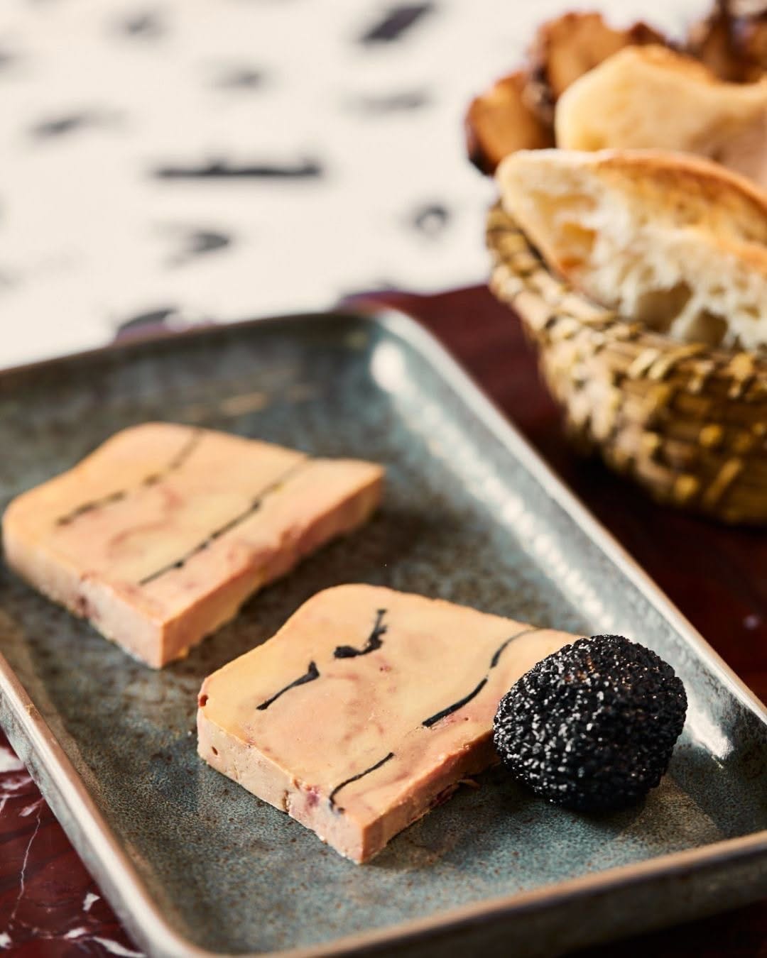 Post 6 by La Halle des Gourmets on Instagram (carousel)