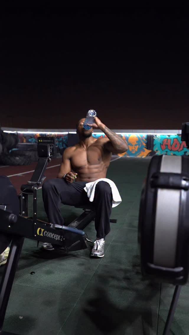 Post 2 by Yannis You on Instagram (video)