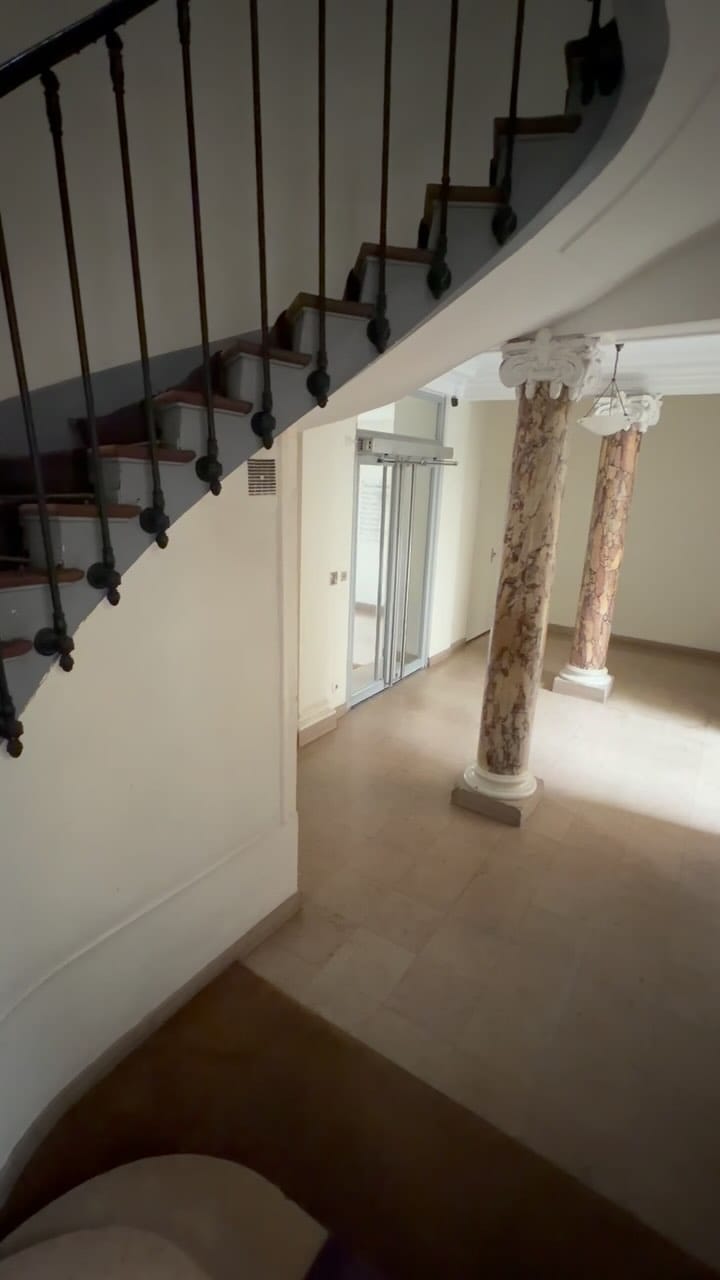 Post 10 by Joëlle Ciocco Paris on Instagram (video)