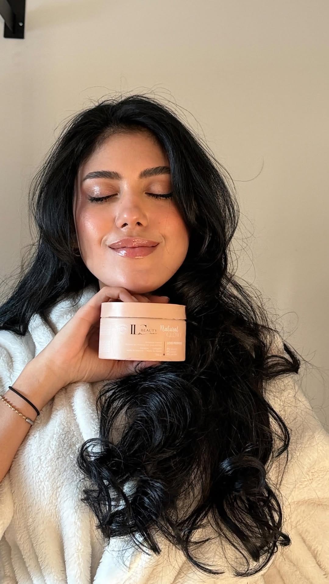 Post 6 by Cosmétiques pour cheveux et peau on Instagram (video)