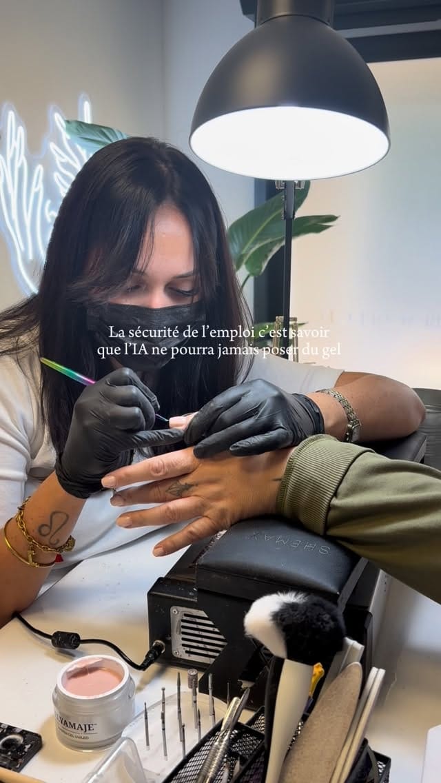 Post 6 by La coquetterie de Joanna - prothésiste ongulaire on Instagram (video)