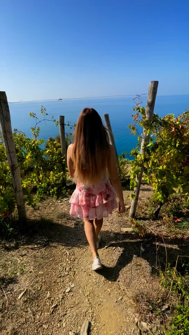 Post 10 by Lilith Moon on Instagram (video)
