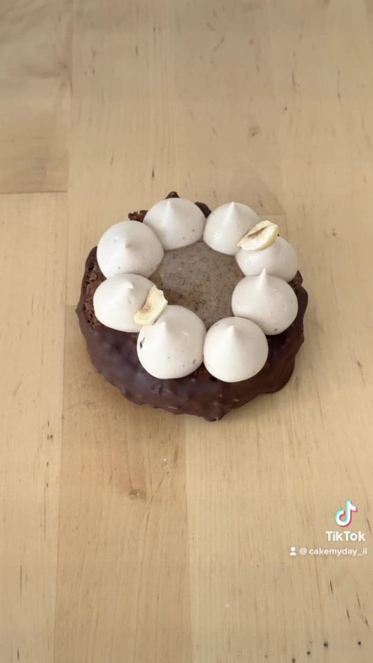 Post 6 by Cake My Day on Instagram (video)