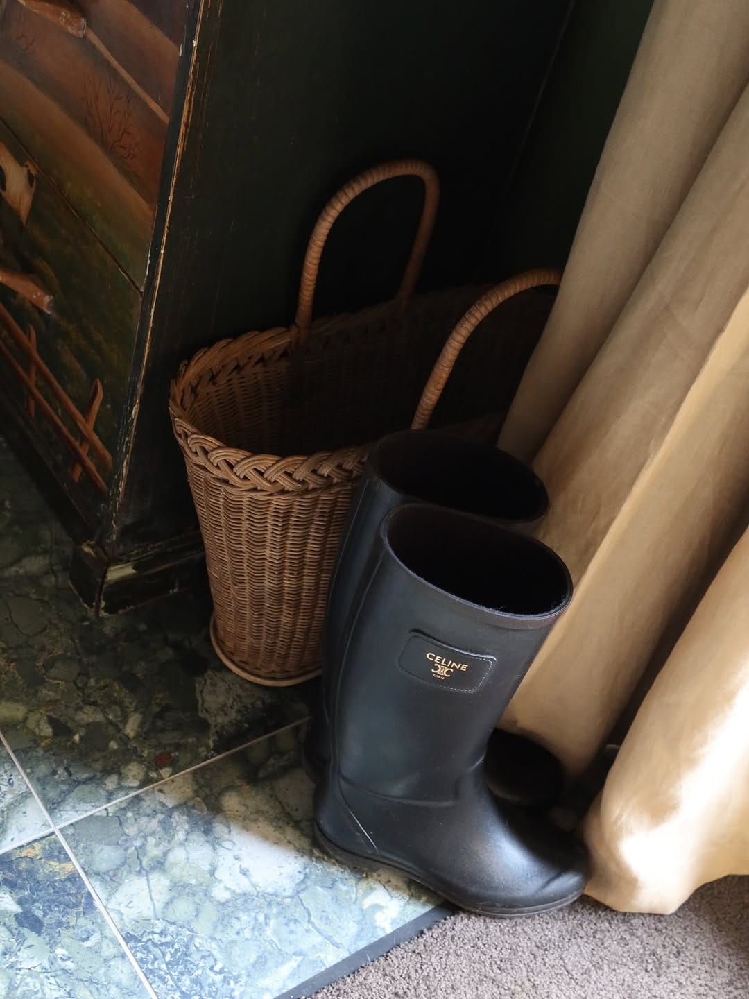 Post 4 by Sandy Harivel Ferey on Instagram (carousel)