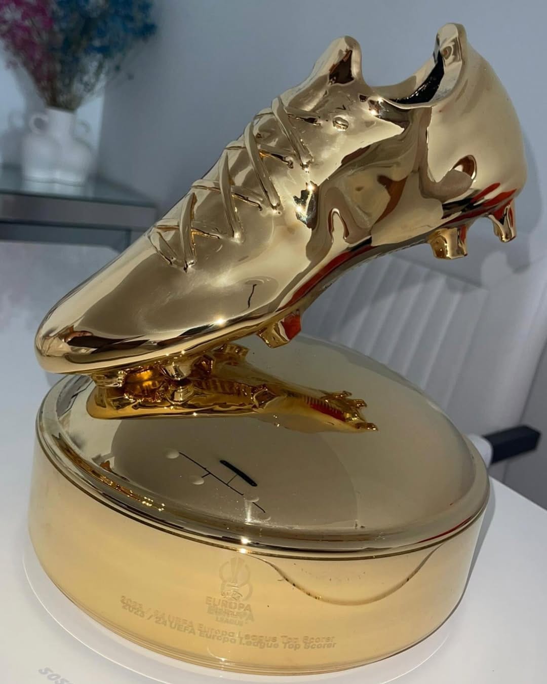Post 10 by Pierre-Emerick Aubameyang on Instagram (carousel)