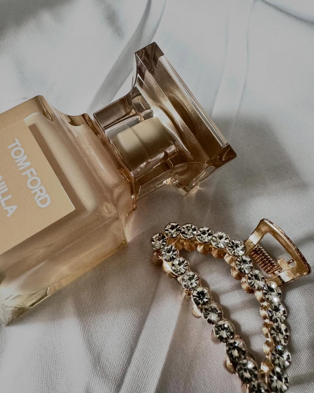 Post 10 by Nou rhen on Instagram (carousel)