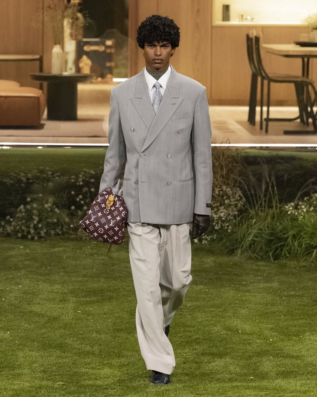 Post 7 by Luxsure | Fashion & Luxury Magazine on Instagram (carousel)