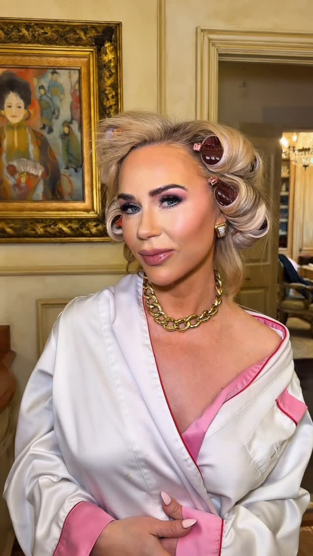 Post 7 by 𝓛𝓮𝓼𝓵𝓲𝓮 𝓓𝓪𝔂𝓪𝓷𝓷𝓪 Make Up Artist on Instagram (video)