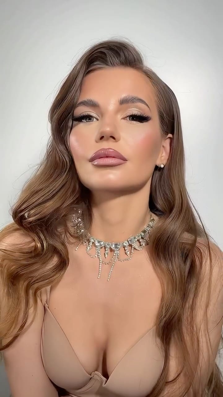 Post 1 by 𝓛𝓮𝓼𝓵𝓲𝓮 𝓓𝓪𝔂𝓪𝓷𝓷𝓪 Make Up Artist on Instagram (video)