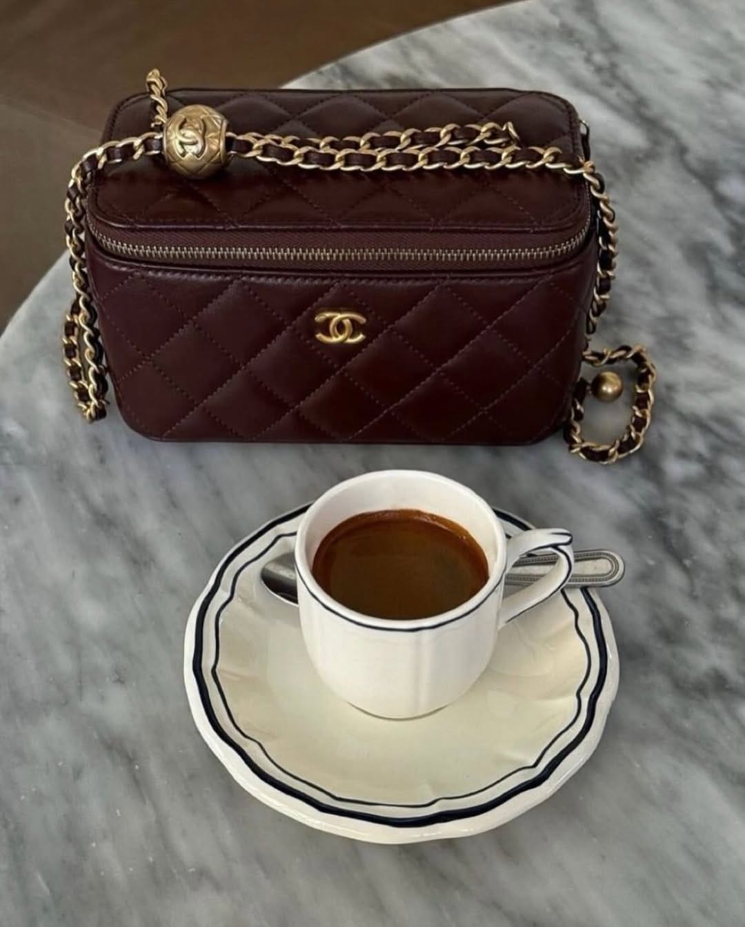 Post 5 by Amandine Bru on Instagram (carousel)
