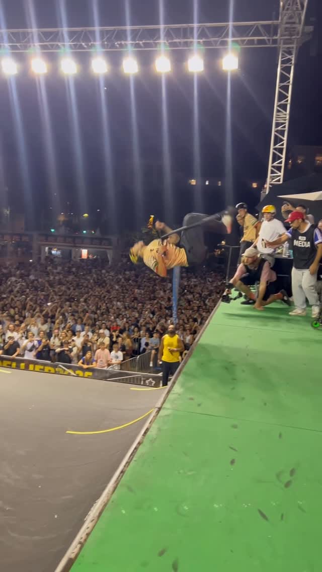 Post 6 by @estebanclottt on Instagram (video)