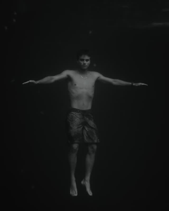 Post 4 by Kauli Vaast on Instagram (video)