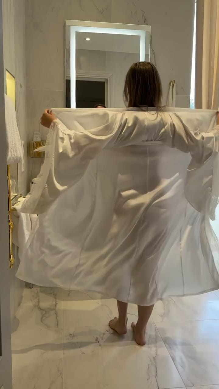 Post 1 by GISELE DELORME PARIS Official on Instagram (video)