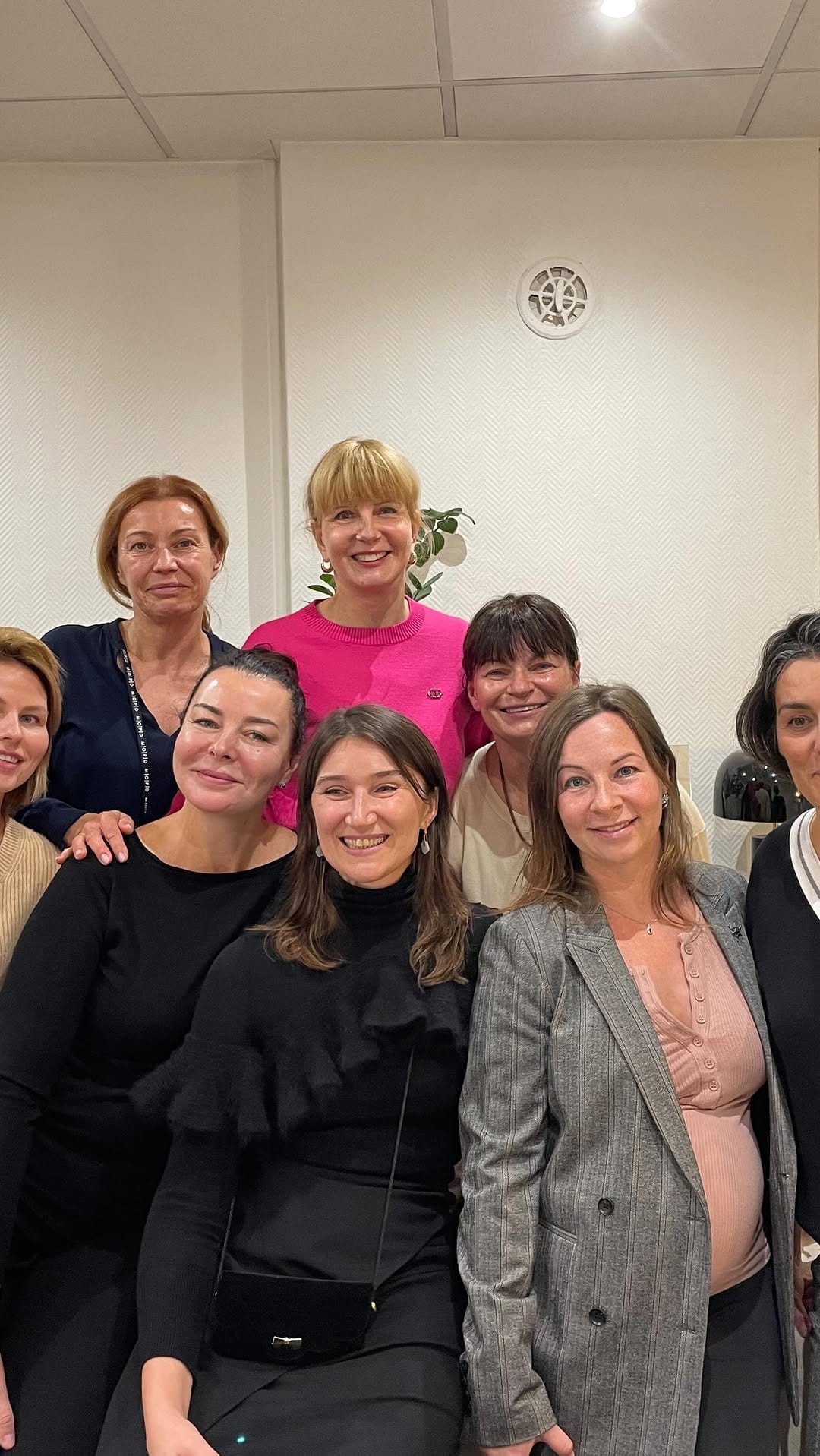 Post 3 by GISELE DELORME PARIS Official on Instagram (video)