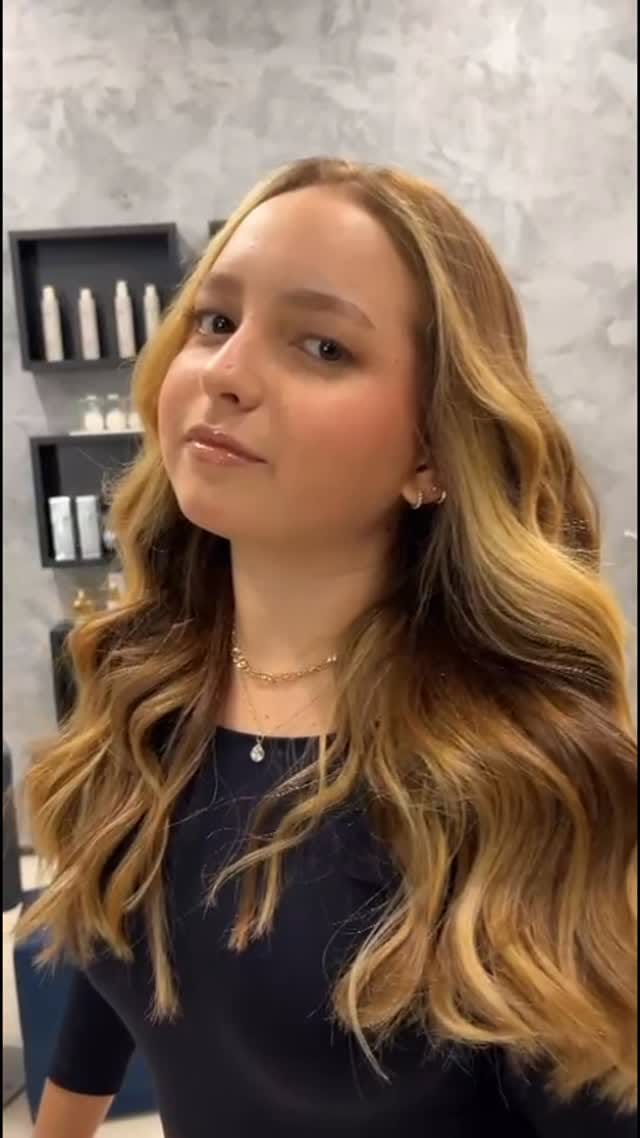 Post 6 by corte- mechas- maquiagem -penteado on Instagram (video)