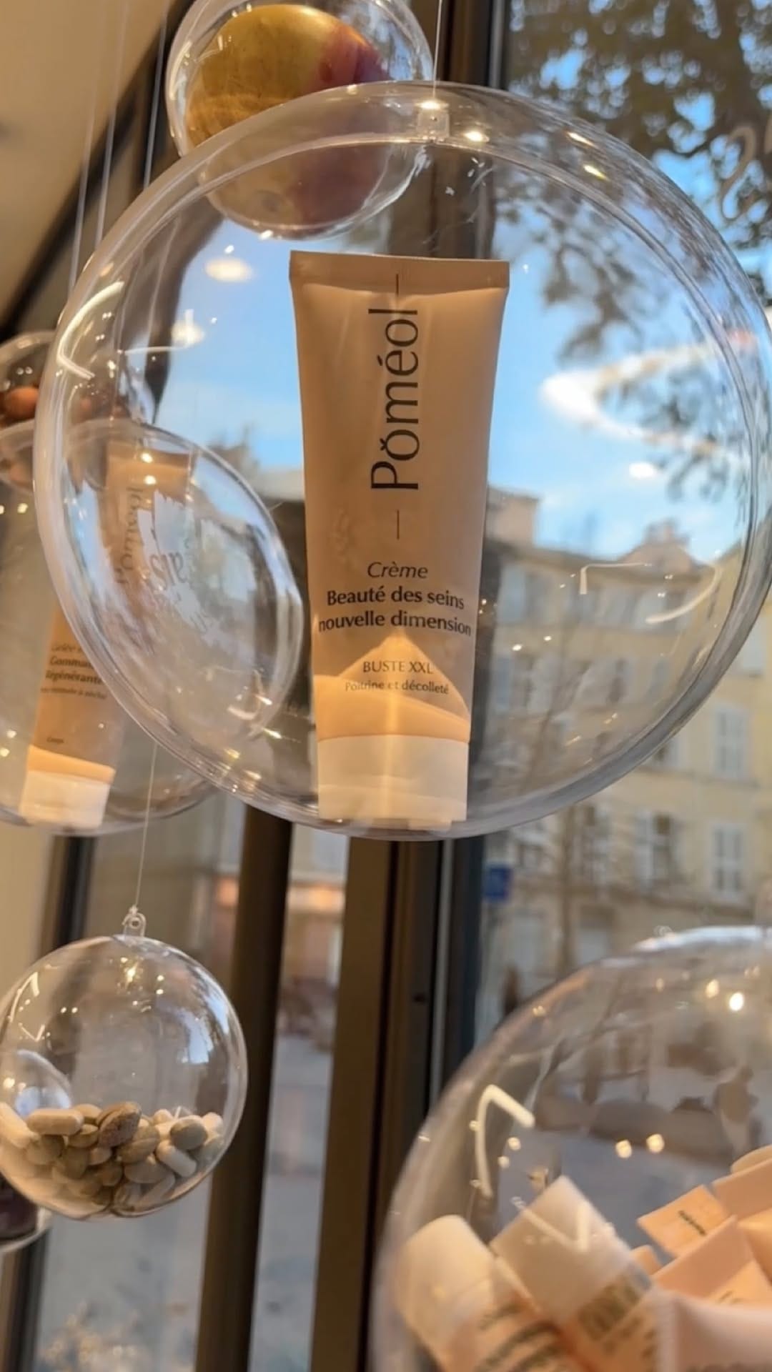 Post 6 by Poméol on Instagram (video)