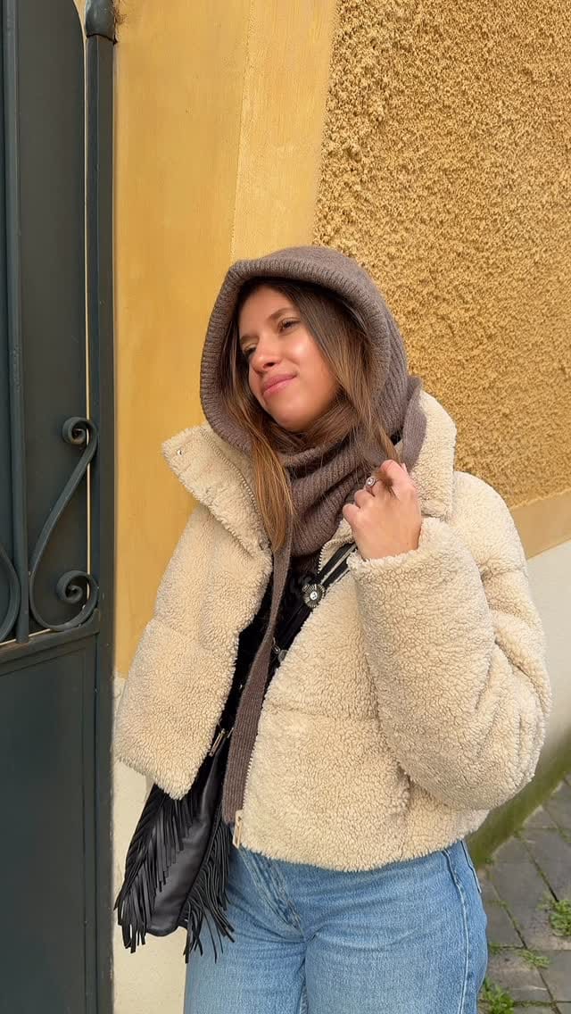 Post 4 by N i n a • C o c o 🌛 on Instagram (video)