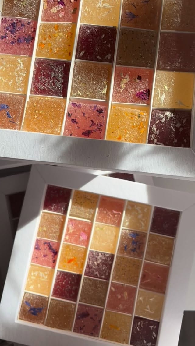 Post 6 by Fleurs de chocolats on Instagram (video)