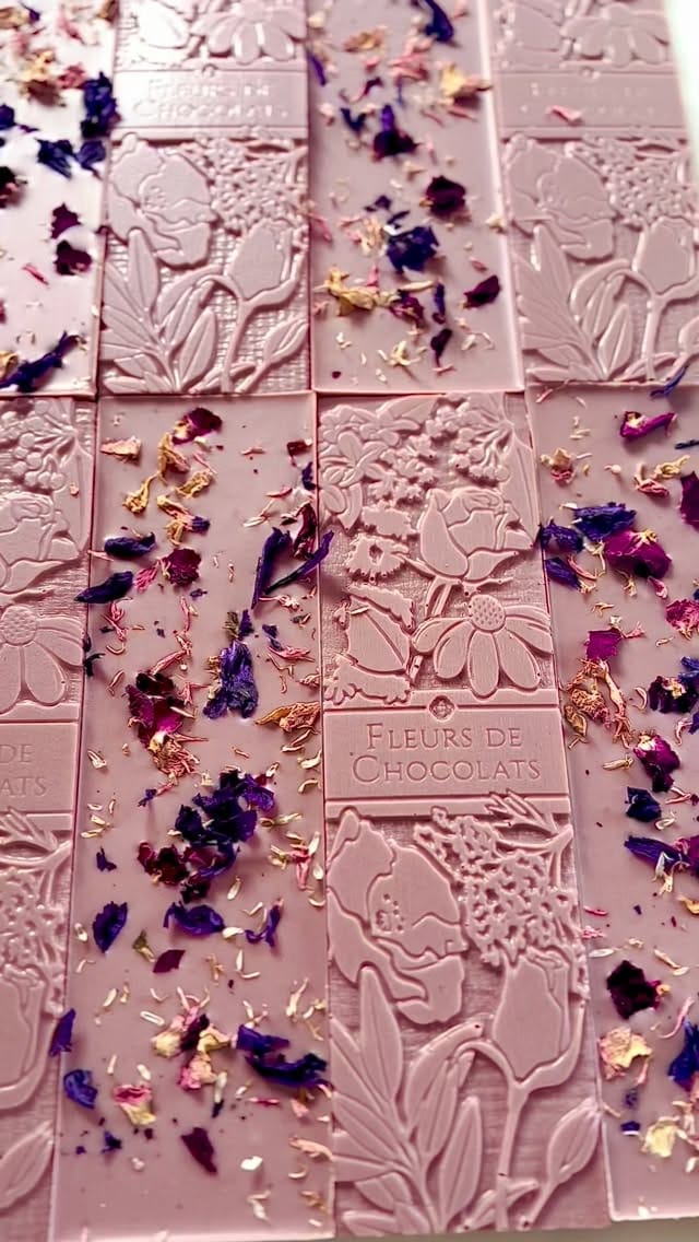 Post 2 by Fleurs de chocolats on Instagram (video)
