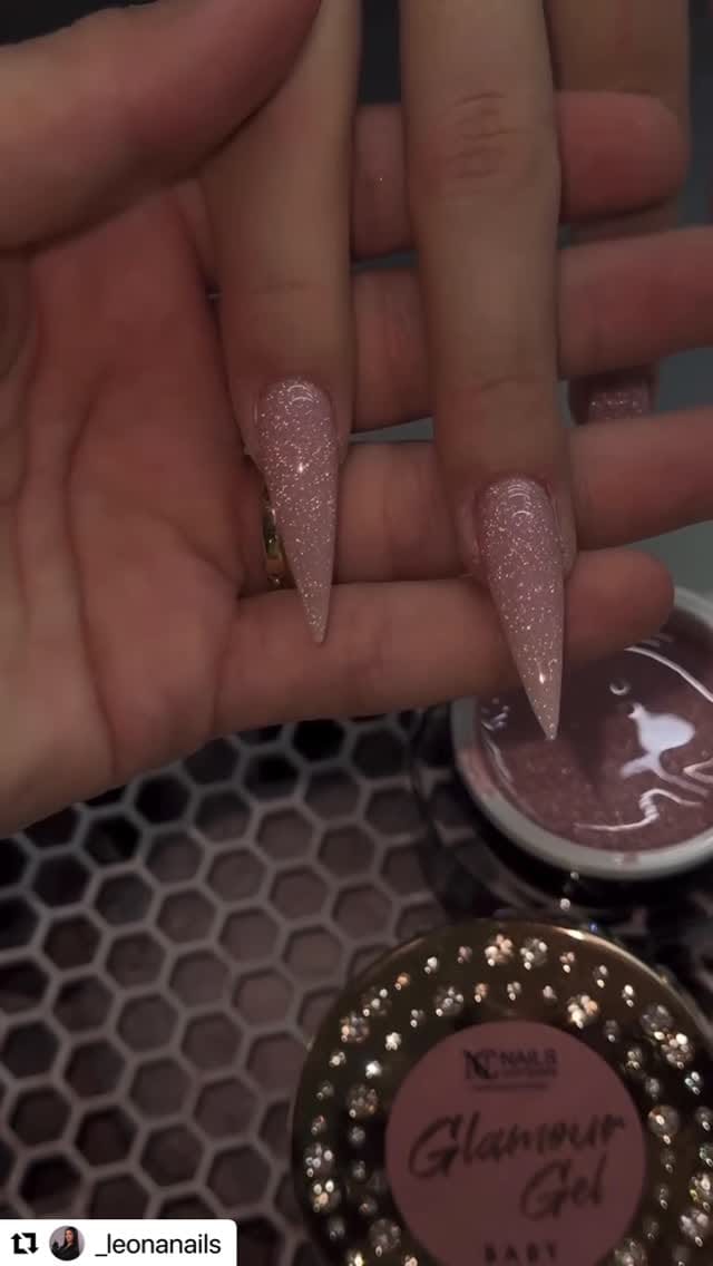 Post 1 by 𝐁𝐢𝐣𝐨𝐮𝐱 • 𝐏𝐚𝐫𝐟𝐮𝐦𝐬 • 𝐁𝐫𝐮𝐦𝐞𝐬 & 𝐒𝐩𝐫𝐚𝐲𝐬 on Instagram (video)