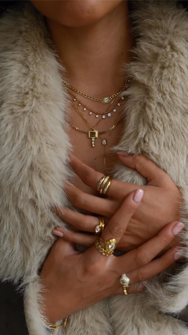 Post 3 by 𝐁𝐢𝐣𝐨𝐮𝐱 • 𝐏𝐚𝐫𝐟𝐮𝐦𝐬 • 𝐁𝐫𝐮𝐦𝐞𝐬 & 𝐒𝐩𝐫𝐚𝐲𝐬 on Instagram (video)