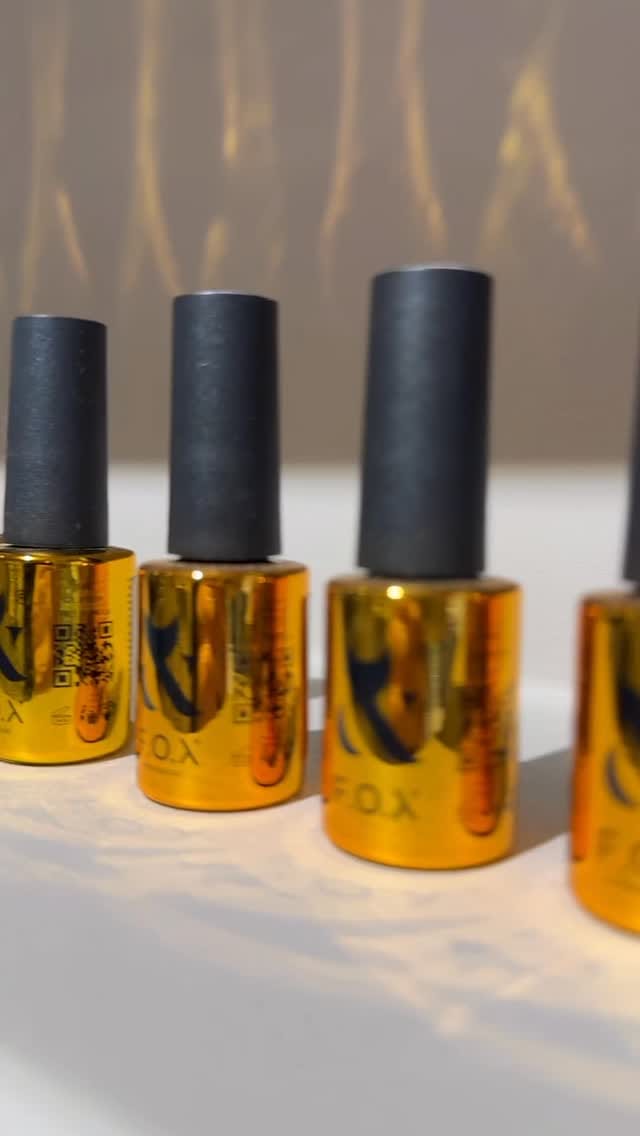 Post 5 by PUR Paris • Salon de beauté • Manucure russe on Instagram (video)