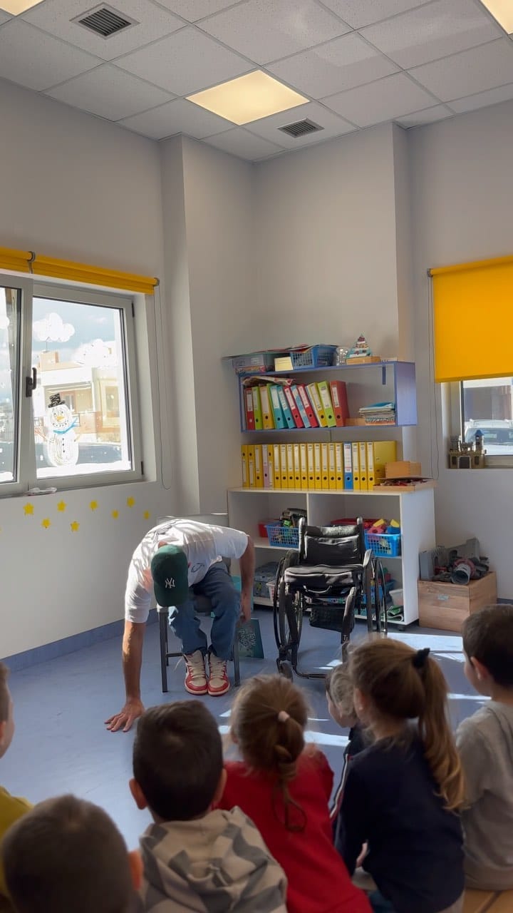 Post 10 by Antonios Tsapatakis on Instagram (video)