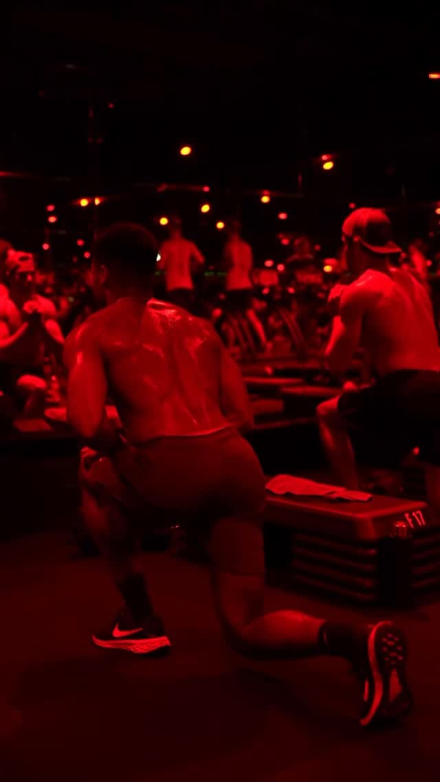 Post 10 by Barry’s France on Instagram (video)