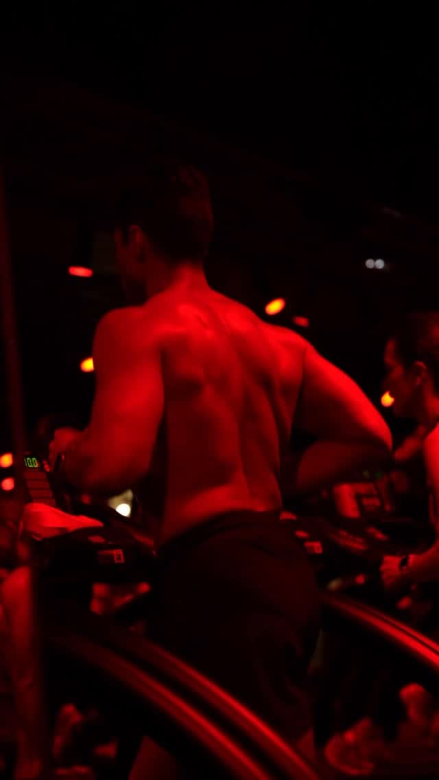 Post 6 by Barry’s France on Instagram (video)